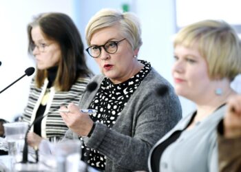 JHL ja Jyty esittävät hallituksen kehysriihelle työllisyys- ja muutosturvaohjelmaa maakuntauudistuksen ja tasa-arvon tukemiseksi.