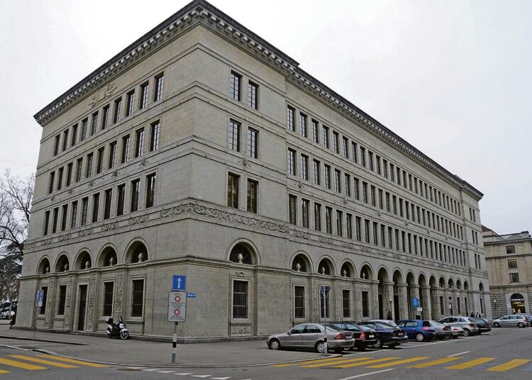 Mikäli Vollgeld-aloite voittaa kansanäänestyksen, pankit menettäisivät kykynsä luoda rahaa. Kuvassa Sveitsin keskuspankin pääkonttori Zürichissä.