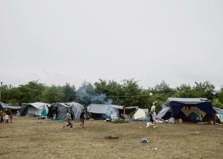 Velika Kladušan lähellä sijaitsevaan telttaleiriin on majoittunut arviolta 1¿200 ihmistä.