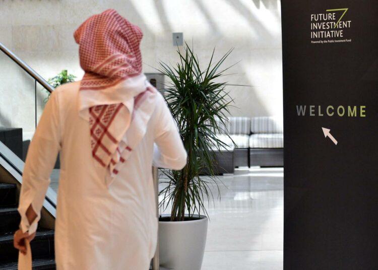 Saudi-Arabian Riadissa alkoi tiistaina paljon mainostettu suuri investointikokous, jonka vieraista osa on jättäytynyt pois.