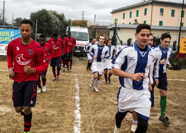Africa Academy Calcion ja teknillisen opiston joukkueet ovat aloittamassa ystävyysottelua.
