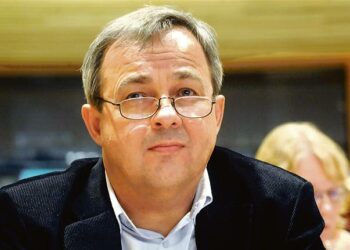 Stefan Håkans pitää puheenvuorojensa rajoittamisen syynä esittämäänsä kritiikkiä.