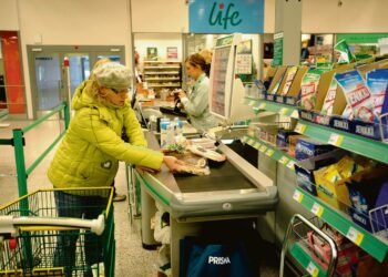 Kuluttaja ei hyödy kahden suuren kaupparyhmittymän, S- ja K-kaupan, markkinakilpailusta.