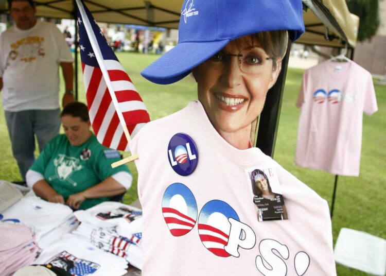 Sarah Palin ei ole ensi viikon vaaleissa edes ehdokkaana, mutta hän on Teekutsuliikkeen kruunaamaton kuningatar.