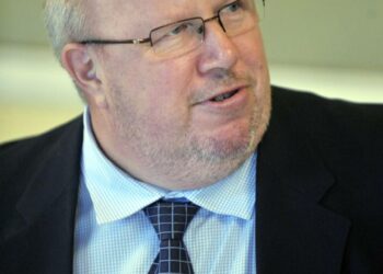 Jouko Ahonen jatkaa Varmassa.