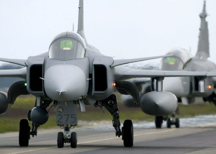 Ruotsi on lähettämässä kahdeksan Jas Gripen -taistelukonetta Libyaan.