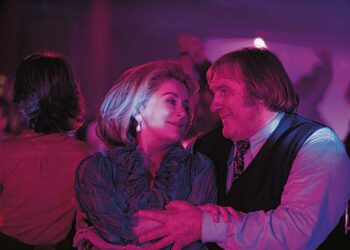 Catherine Deneuve ja Gerard Depardieu muistelevat menneitä naiivissa ranskalaiskomediassa Potiche – aivovaimo.