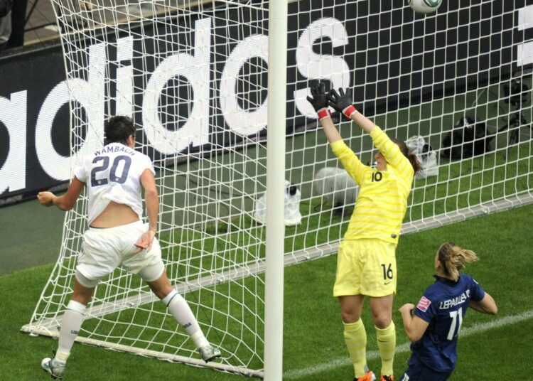 Adidaksen mainos naisten jalkapallon MM-kisoissa Saksassa.
