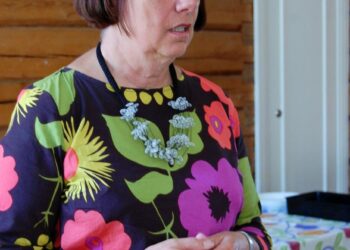 Eila Tiaisen mielestä Vasemmistoliitolla on hallituksessa hyvä vaikuttamisen paikka.