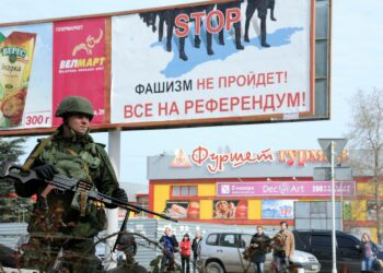 Venäläisiä sotilaita partioimassa Sevastopolissa keskiviikkona.