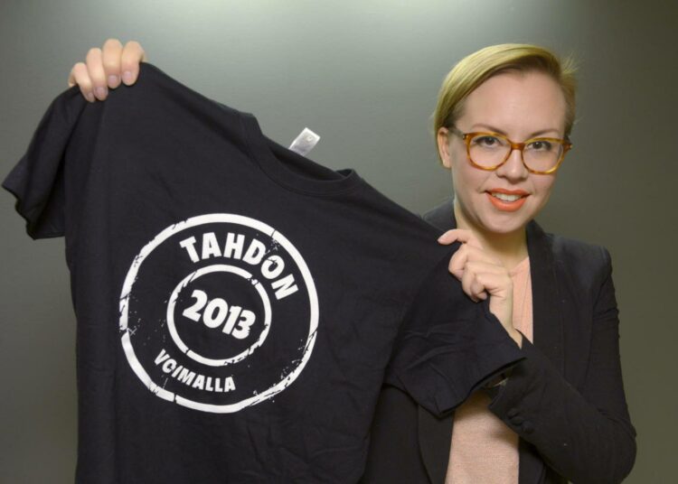 Tasa-arvoista avioliittolakia ajavan Tahdon 2013 -kampanjan puheenjohtaja Senni Moilanen. Tutkijan mukaan tasa-arvoisen avioliittolain vastustajat perustavat kantansa arvoille, jotka ovat todellisuudessa vaihdelleet suuresti.