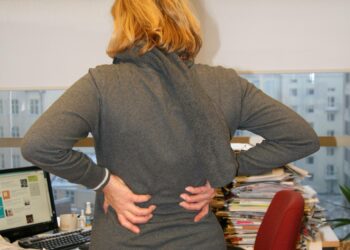 Selkäkipu on yksi yleisimmistä työikäisten kokemista oireista, joka pitkittyessään johtaa sairauspoissaoloihin ja jopa ennenaikaiseen eläköitymiseen.