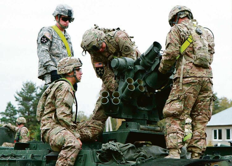 Yhdysvaltalainen Stryker-panssariajoneuvo Liettuassa lokakuussa 2014. Samanlaisia tulee toukokuussa Suomeen.