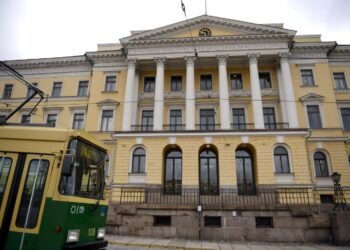 Professorit ja tieteenkijät vakuuttavat hallitukselle, että opintoajat eivät lyhene leikkauksin.