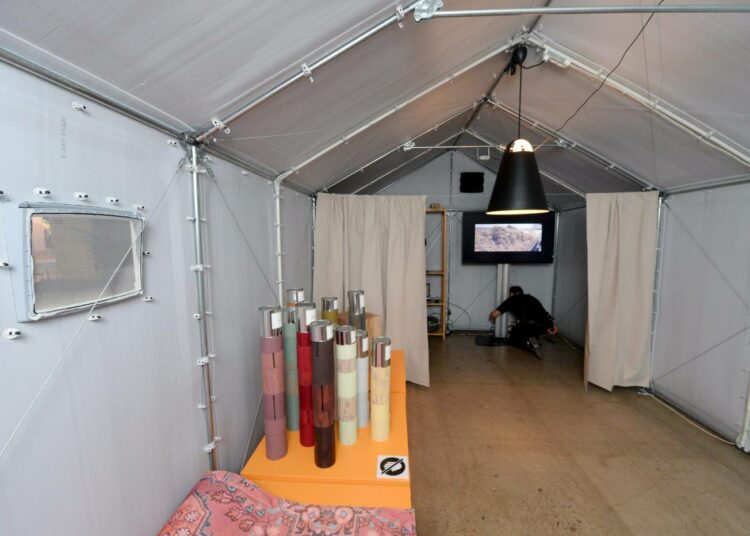 Habitare-messuilla syyskuussa esiteltiin pakolaisleirien ja luonnonkatastrofien jälkeiseen väliaikaismajoitukseen tarkoitettu tilapäinen rakennus, Better Shelter.