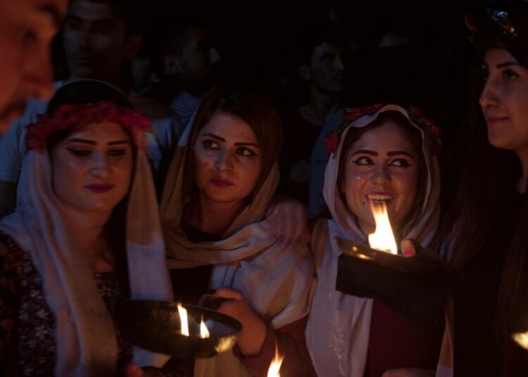 Jesidit ovat Irakissa ja muilla kurdialueilla asuva etnis-uskonnollinen ryhmä. Kuvassa jesidinaisia vastaanottamassa uutta vuotta 18.4.2017