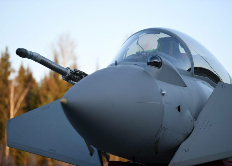 Yhteiseurooppalainen Eurofighter Typhoon on yksi tarjokas Hornet-hävittäjien korvaajaksi.