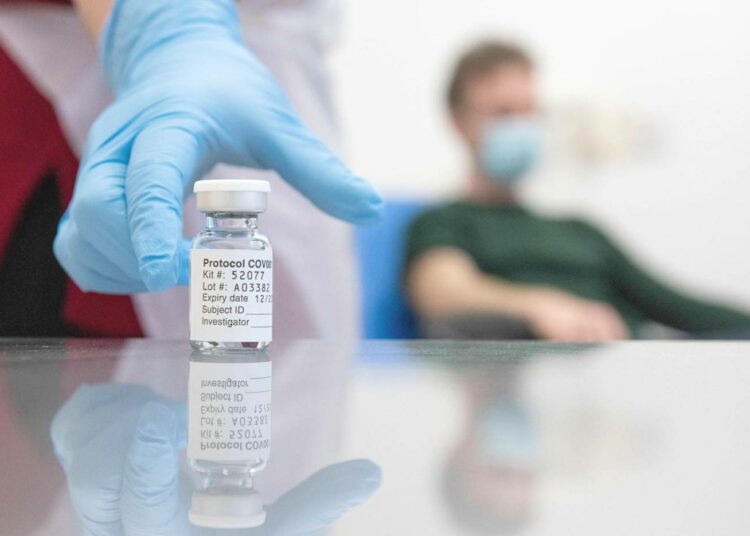 Oxfordin yliopiston ja AstraZenecan yhteishanke kertoi maanantaina rokotekokeidensa alustavista tuloksista.