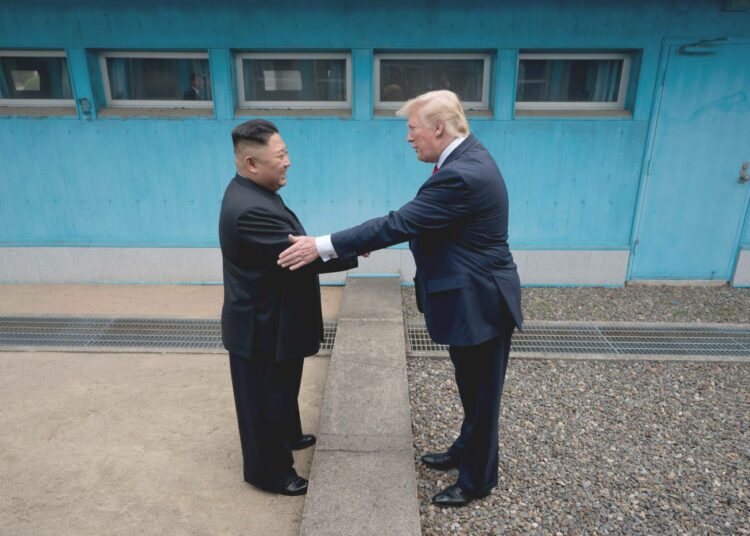 Kim Jong Un ja Donald Trump tapasivat kesäkuussa 2019 Koreoiden välisellä demilitarisoidulla vyöhykkeellä.