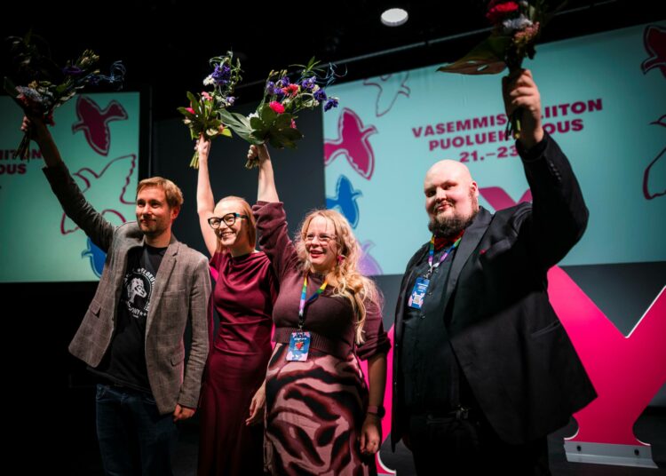 Vasemmistoliiton uusi puheenjohtajisto vasemmalta oikealla: 2. varapuheenjohtaja Otto Bruun, puheenjohtaja Minja Koskela, 1. varapuheenjohtaja Laura Meriluoto ja 3. varapuheenjohtaja Miikka Kortelainen.