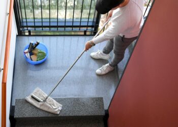 Kirjoittaja esittää, että työntekijöiden tulonhankkimiskustannusten verovähennysoikeus on palautettava.