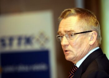 Mikko Mäenpää valittiin jatkokaudelle STTK:n johtoon.