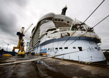 Töiden loppuminen telakalta nostaa Turun työttömyyden jopa 20 prosenttiin. Risteilijäalus Oasis of the Seas STX:n telakalla Turussa elokuussa 2009.