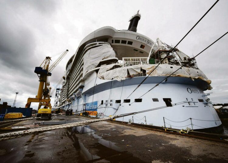 Töiden loppuminen telakalta nostaa Turun työttömyyden jopa 20 prosenttiin. Risteilijäalus Oasis of the Seas STX:n telakalla Turussa elokuussa 2009.