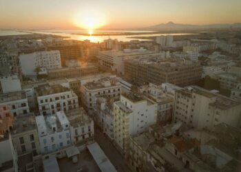 Pohjois-Afrikan maissa on tarjolla runsaasti auringonpaistetta. Aurinko nousee Tunisissa.