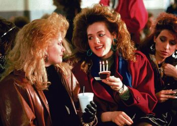 Working Girl on 1980-luvun romanttinen hittikomedia kunnianhimoisesta sih-teeristä. Kuvassa Melanie Griffith (vas.) ja Joan Cusack.