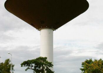 Tampereelle suunniteltu seutukuntamalli voisi toimia Kymenlaaksossakin, kirjoittaja uskoo. Kuvassa Kotkan Karhulan vesitorni.