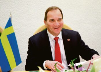 Uusi pääministeri Stefan Löfven on luvannut kääntää sosialidemokraattien ja Ruotsin suunnan asettamalla tiukat rajat voitontavoittelulle hyvinvointipalveluissa.