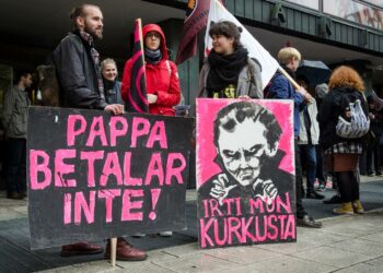 Yliopistolaiset osoittivat mieltään lukukausimaksuja ja koulutusleikkauksia vastaan Helsingissä 29. toukokuuta.