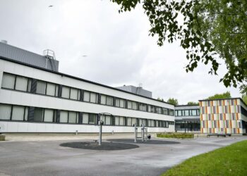 Vesalan koulun lähistöllä järjestetty mielenosoitus johti yhdenvertaisuusvaltuutetun tekemään tutkintapyyntöön.