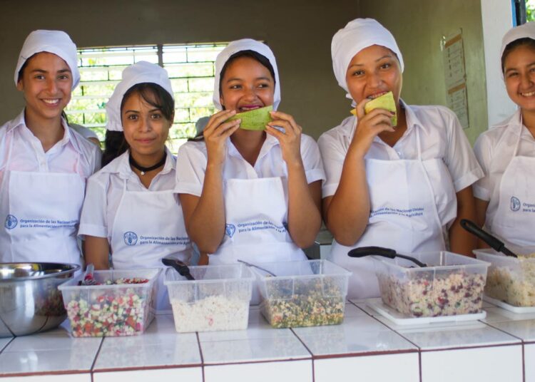 El Salvadorin Atiquizayan kunnan Pepenancen koulu on ollut alusta asti mukana ravitsevaa kouluruokaa tarjoavassa hankkeessa ja saanut onnistumisestaan kansainvälisen palkinnon.