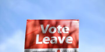 Britannian EU-eroa ajaneen Vote Leave -kampanjan kyltti. Kampanjan havaittiin rikkoneen vaalilakeja ennen kansanäänestystä, minkä johdosta sille mätkäistiin sakot tänä vuonna.