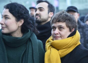 Kansanedustaja Silvia Modig koululaisten ilmastomielenosoituksessa 11.1.