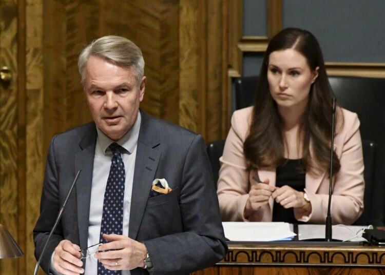 Ministerit Pekka Haavisto ja Sanna Marin selvittivät hallituksen kantaa al-Holiin.
