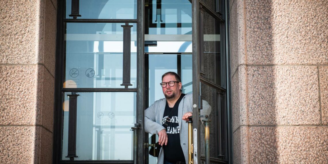 Paavo Arhinmäki jättää eduskunnan 14:n kansanedustajana vietetyn vuoden jälkeen.