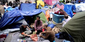 Occupy Wall Streetin leiri New Yorkin Zuccotti Parkissa lokakuussa 2011. Protesti aloitettiin 17. syyskuuta ja poliisi tyhjensi paikan 15. marraskuuta.