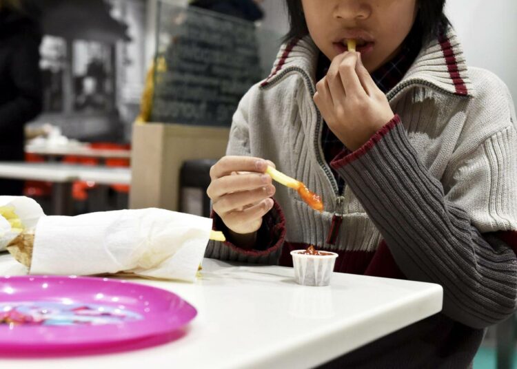 Suurimmassa osassa Hesburgerin ja McDonald’sin pikaruokapaikoista ei ole luottamushenkilöä, jonka puoleen työntekijät voisivat kääntyä ongelmatilanteessa.