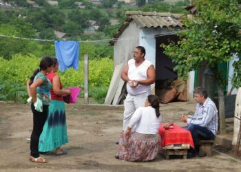 Ennen sotaa Ukrainassa arvioidaan asuneen noin 400 000 romania. Kuvassa eteläukrainalainen romanikylä rauhan aikana.