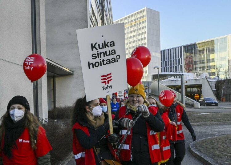 Helsingin vasemmistoliiton mielestä kaavailtu potilasturvallisuuslaki kaventaisi lakko-oikeutta ja täten heikentäisi työntekijöiden painostusvoimaa.
