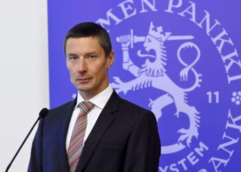 Kansainvälisen valuuttarahaston Suomessa vierailevan valtuuskunnan johtaja Wojciech Maliszewski esitteli IMF:n laatiman Suomen taloutta koskevan arvion.