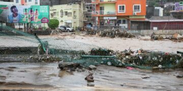 Kap Verde on ilmastokriisin etulinjassa. Kovat tulvat huuhtelivat pääkaupunki Praiaa syyskuussa 2020. Kap Verde ja Portugali sopivat tammikuussa velan vaihtamisesta ympäristörahaston perustamiseen.