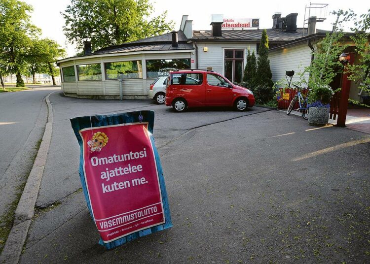 Vasemmistoliiton eurovaalimainontaa.