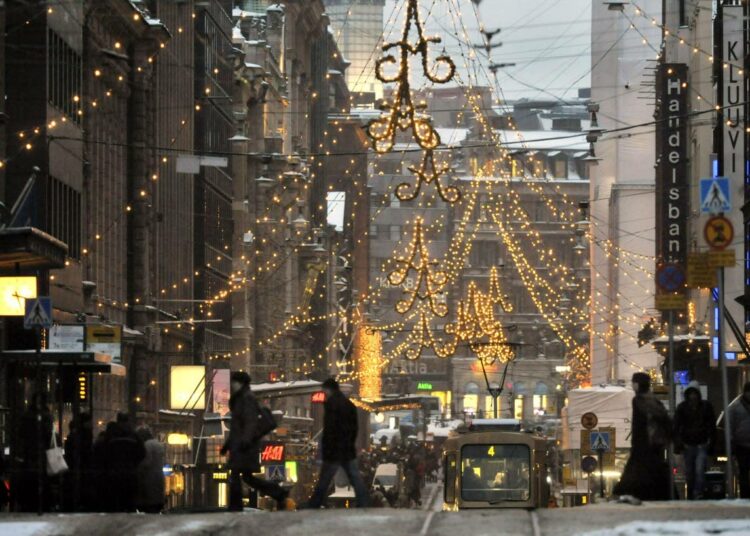 Jouluhysterian voi välttää tekemällä ostokset muualla kuin ruuhkaisissa tavarataloissa. Voi käydä kirpputoreilla, antikvariaateissa, pienissä ekokaupoissa ja myyjäisissä.