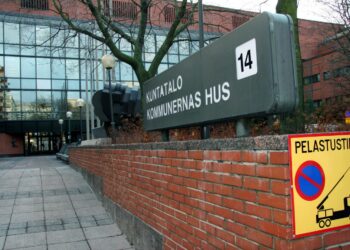 Osa kunnista on uhannut jättää Kuntatalon, jos Kuntaliitto ei tiukenna kantaansa hallituksen valmistemaan kuntauudistukseen.