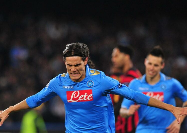 Napolin joukkueen Edinson Cavani juhlimassa maalia Mestarien liigan ottelussa Manchester Cityä vastaan marraskuussa.