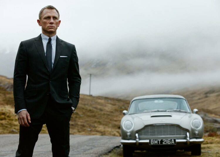 James Bondin nykyaika ja 1960-luku kohtaavat Skotlannin Glencoessa.